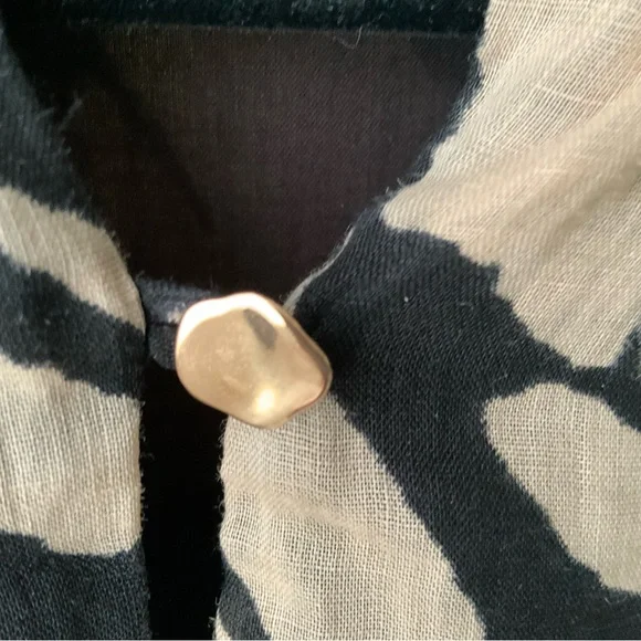 Ever New Black and Cream Abstract Blouse lined & light weight - Picture 9 of 9